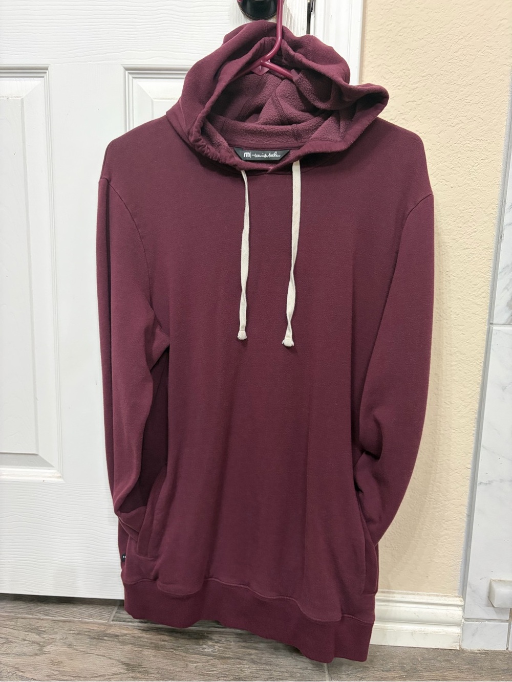 TravisMathew Men's Medium Burgundy Pullover Hoodie